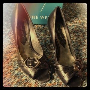 Black size 7.5 nine west peep toe pumps